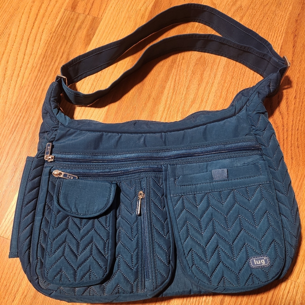 Lug Crossbody Like New Chevron Stitch Blue Versatile Purse Bag